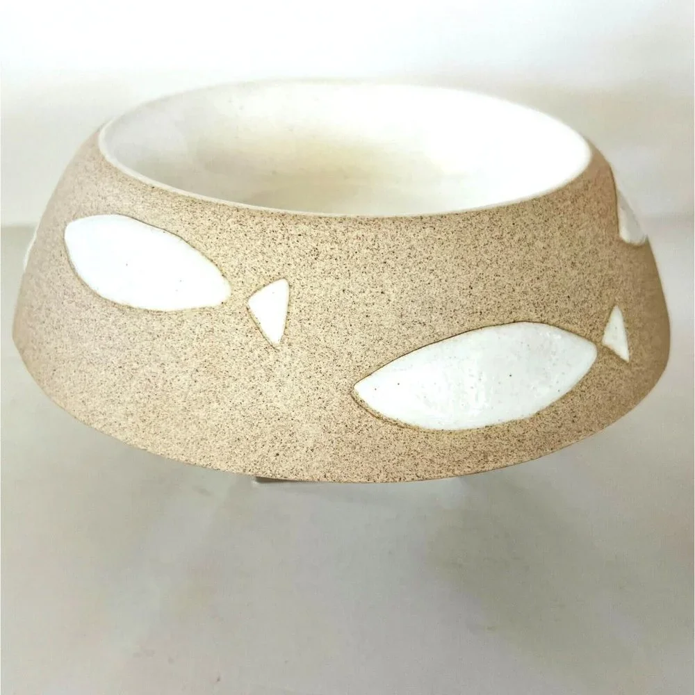 Yommy Bowl # 2 Ceramic Pet Food Dish with Fish Motif Beige White NWOT 6.75